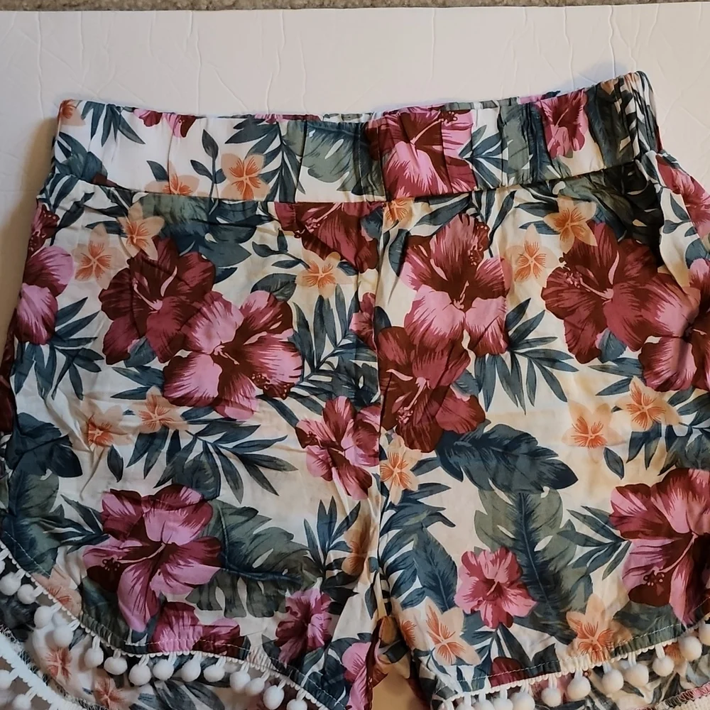 Floral Print Pom Pom Shorts - Picture 2 of 5